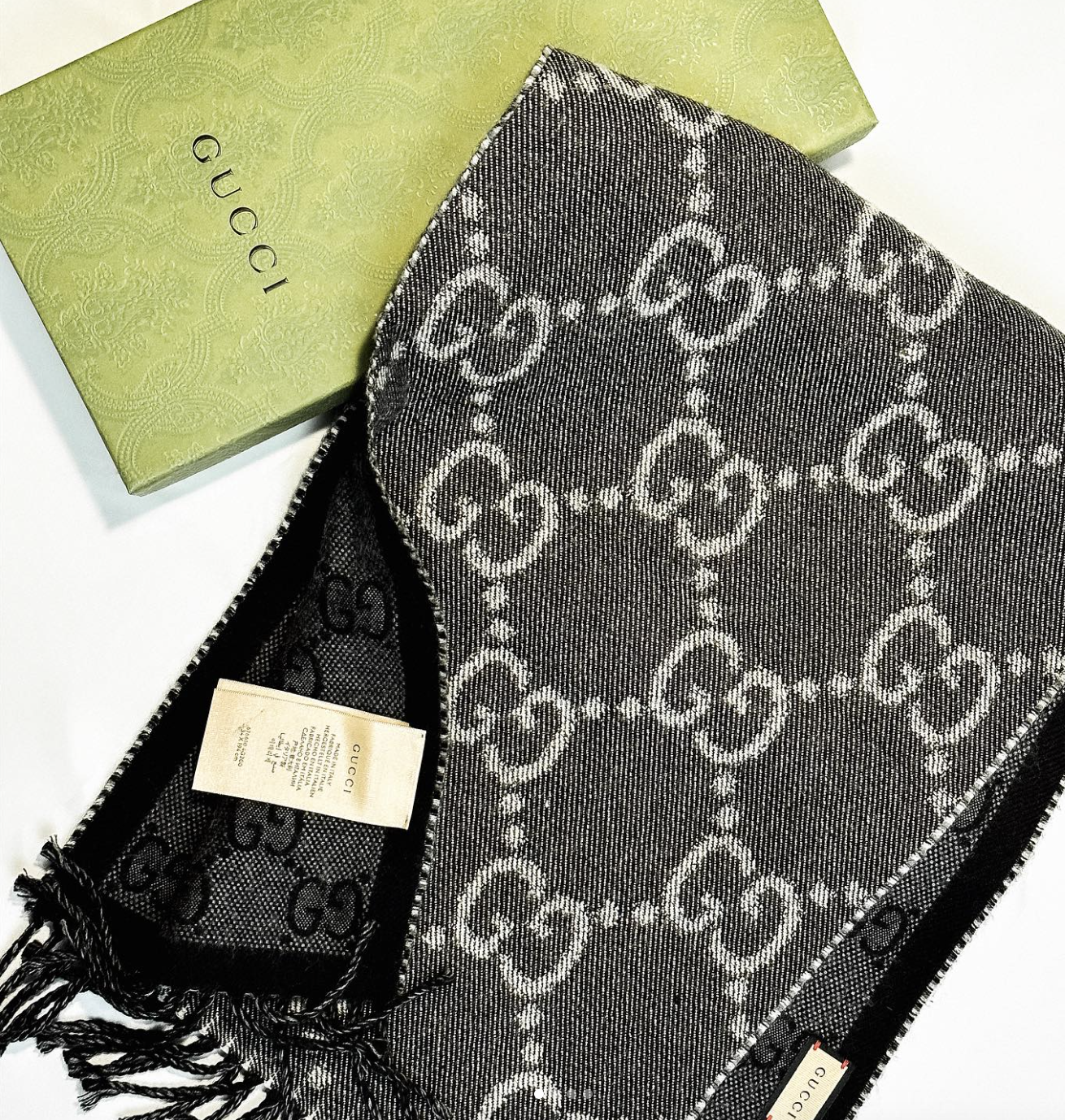 Cachecol Gucci Monograma